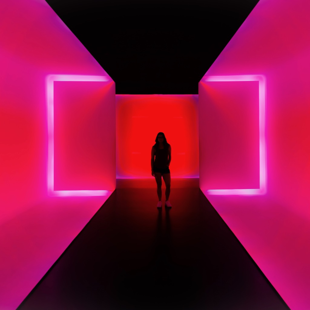 silhouet in corridor